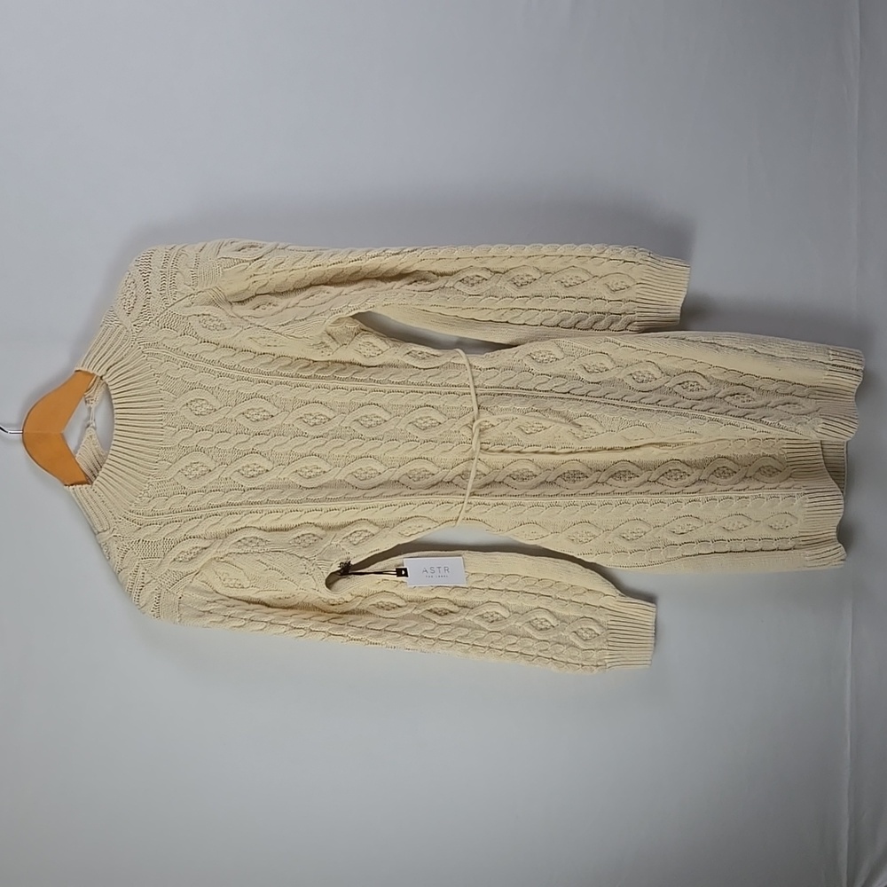 Astr The Label Cream Cable Knit Sweater w/ Open‎ Back Sz M - NWT